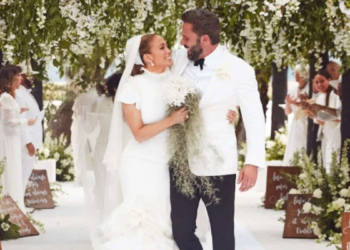 Jennifer Lopez och Ben Affleck går tillsammans efter sin bröllopsceremoni i Georgia 2022.