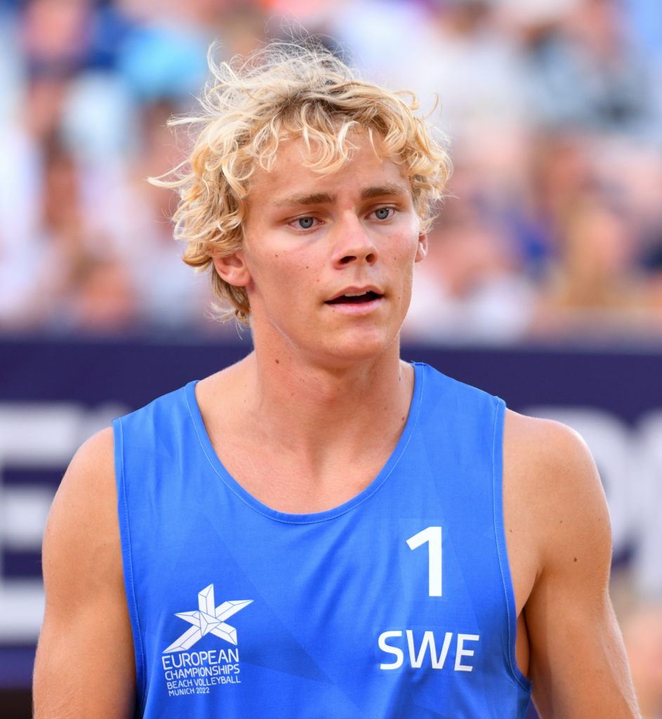 Den svenske beachvolleybollspelaren David Åhman under EM i München 2022.