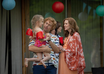 Jakob Oftebro som Jan Stenbeck och Zoe Boyle som hans hustru Merrill i SVT-serien Stenbeck.