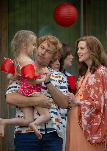 Jakob Oftebro som Jan Stenbeck och Zoe Boyle som hans hustru Merrill i SVT-serien Stenbeck.