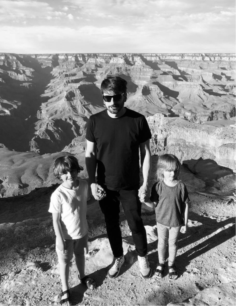 Andrev Walden med sönerna Jack och Julian under en familjeresa till Grand Canyon.