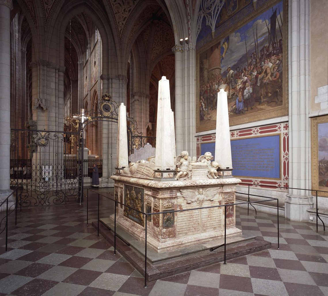 Gustav Vasas gravmonument med hans två första hustrur i Uppsala domkyrka.