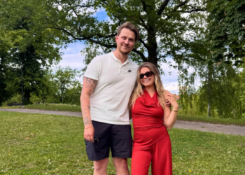 Lisa Ajax och pojkvännen Max Huss tillsammans i en park