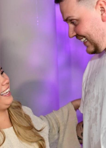 Lisa Ajax tillsammans med sin fästman Max Huss