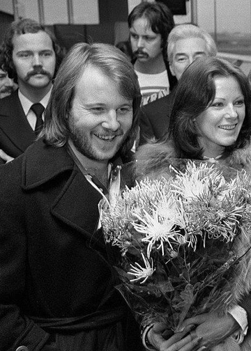 Anni-Frid Lyngstad och Benny Andersson tillsammans i Nederländerna 1976.